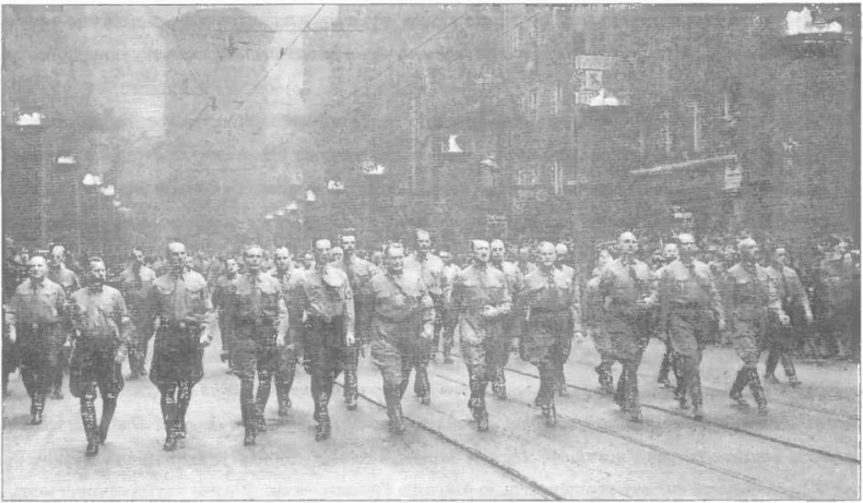 Иллюстрация к книге — Оккультные тайны Третьего рейха. Темные силы, освобожденные нацистами [i_033.jpg]