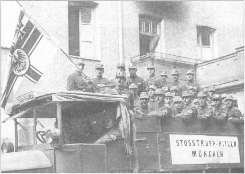 Иллюстрация к книге — Оккультные тайны Третьего рейха. Темные силы, освобожденные нацистами [i_034.jpg]