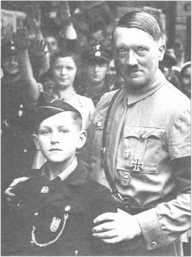 Иллюстрация к книге — Оккультные тайны Третьего рейха. Темные силы, освобожденные нацистами [i_036.jpg]