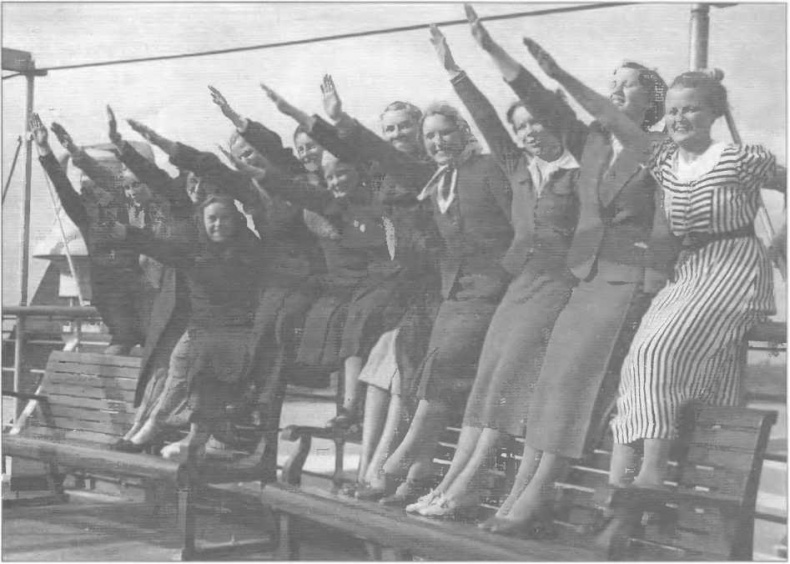 Иллюстрация к книге — Оккультные тайны Третьего рейха. Темные силы, освобожденные нацистами [i_043.jpg]