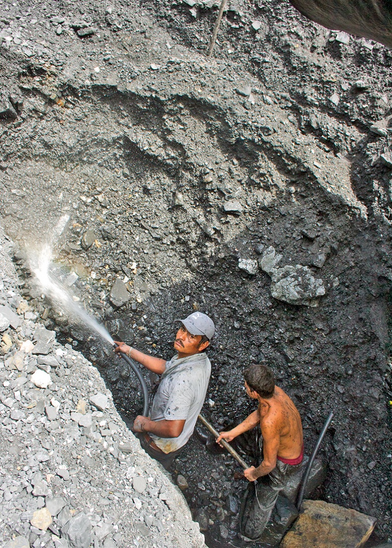 Иллюстрация к книге — Одержимые блеском. О драгоценностях и о том, как желание обладать ими меняет мир [i_007.jpg]