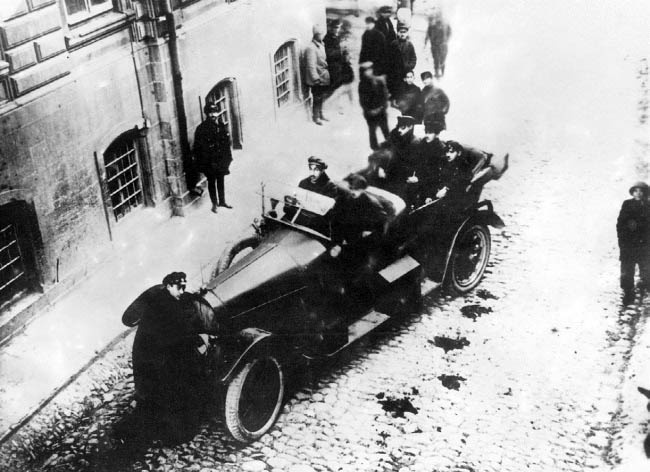 Иллюстрация к книге — Уголовный розыск. Петроград - Ленинград - Петербург [img_id009.jpg]