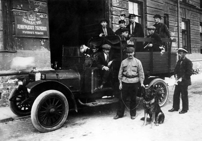 Иллюстрация к книге — Уголовный розыск. Петроград - Ленинград - Петербург [img_id030.jpg]