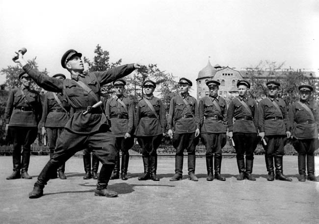 Иллюстрация к книге — Уголовный розыск. Петроград - Ленинград - Петербург [img_id039.jpg]