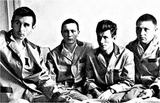 Иллюстрация к книге — Советско-китайские войны. Пограничники против маоистов Уцененный товар (№1) [i_030.jpg]