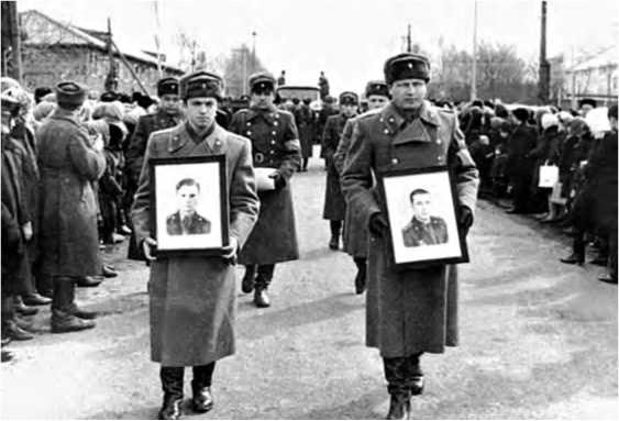 Иллюстрация к книге — Советско-китайские войны. Пограничники против маоистов Уцененный товар (№1) [i_034.jpg]