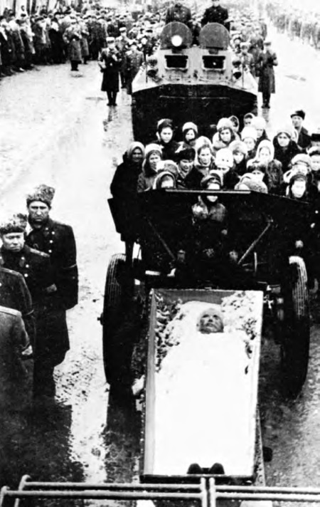 Иллюстрация к книге — Советско-китайские войны. Пограничники против маоистов Уцененный товар (№1) [i_035.jpg]