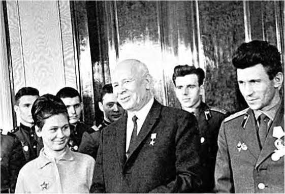 Иллюстрация к книге — Советско-китайские войны. Пограничники против маоистов Уцененный товар (№1) [i_036.jpg]