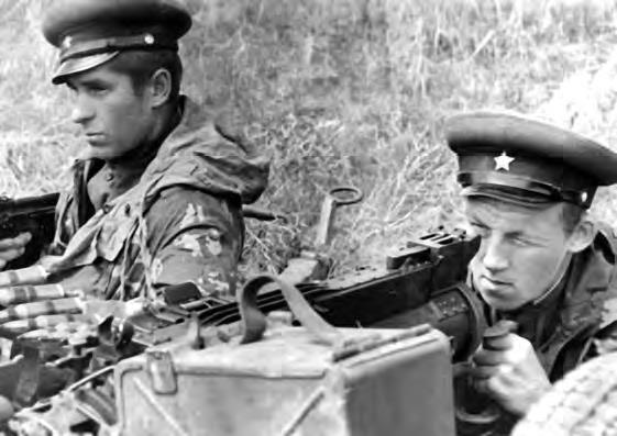 Иллюстрация к книге — Советско-китайские войны. Пограничники против маоистов Уцененный товар (№1) [i_048.jpg]