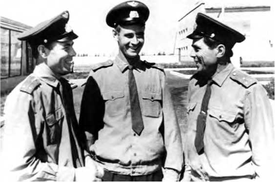 Иллюстрация к книге — Советско-китайские войны. Пограничники против маоистов Уцененный товар (№1) [i_054.jpg]