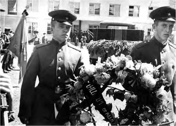 Иллюстрация к книге — Советско-китайские войны. Пограничники против маоистов Уцененный товар (№1) [i_058.jpg]