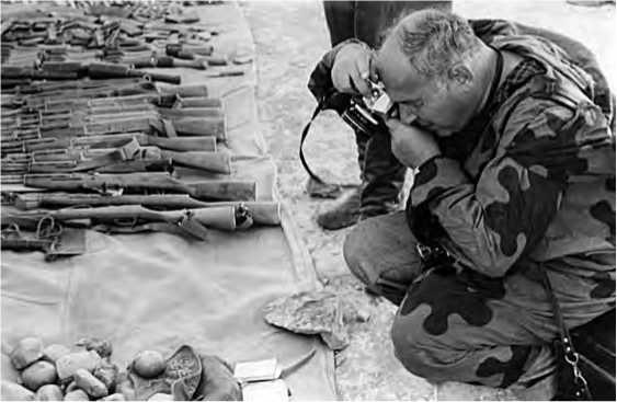 Иллюстрация к книге — Советско-китайские войны. Пограничники против маоистов Уцененный товар (№1) [i_065.jpg]