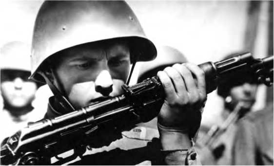 Иллюстрация к книге — Советско-китайские войны. Пограничники против маоистов Уцененный товар (№1) [i_067.jpg]