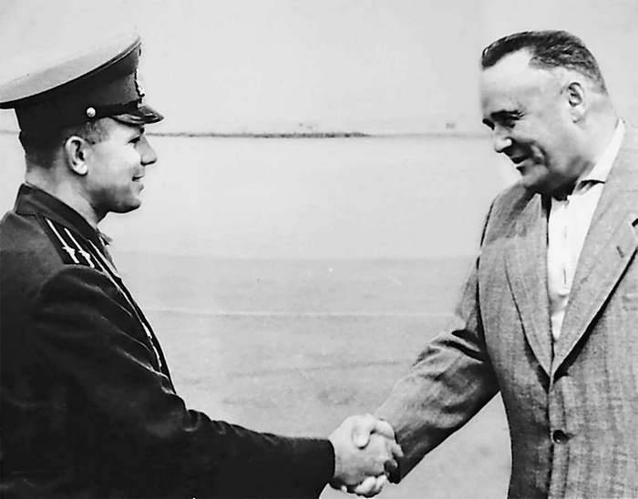 Иллюстрация к книге — Путь к звездам. Из истории советской космонавтики [i_001.jpg]