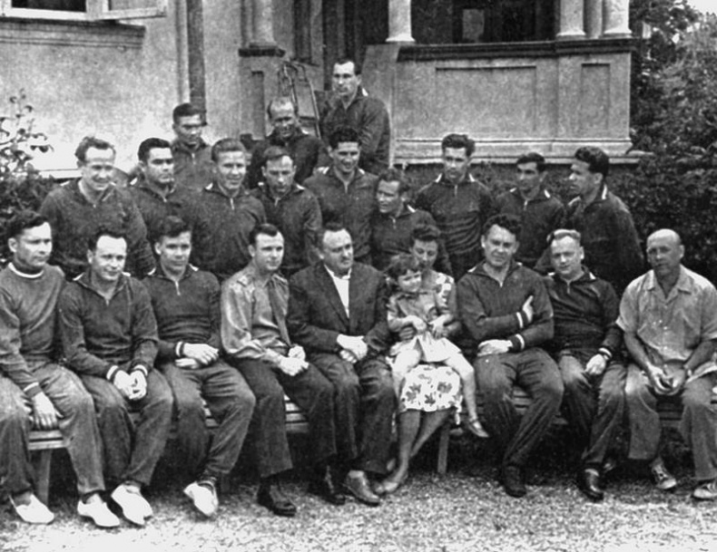 Иллюстрация к книге — Путь к звездам. Из истории советской космонавтики [i_027.jpg]