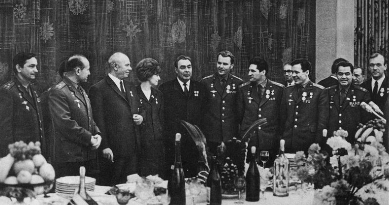 Иллюстрация к книге — Путь к звездам. Из истории советской космонавтики [i_034.jpg]