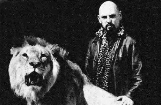 Иллюстрация к книге — Тайная жизнь сатаниста. Авторизованная биография Антона ЛаВея [i_016.jpg]