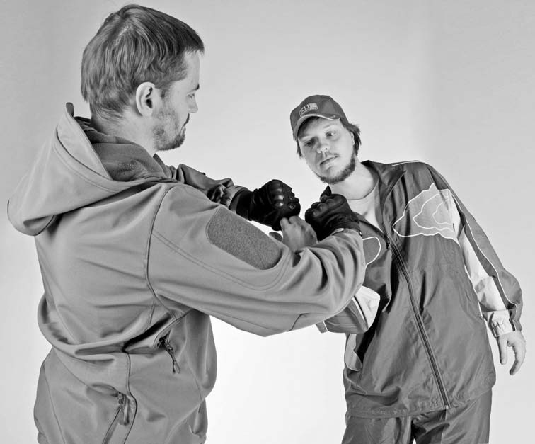 Иллюстрация к книге — Самозащита без оружия. Как победить в драке на улице, не владея боевыми искусствами [i_027.jpg]