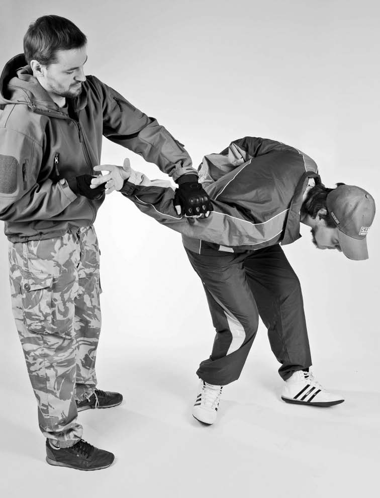 Иллюстрация к книге — Самозащита без оружия. Как победить в драке на улице, не владея боевыми искусствами [i_035.jpg]