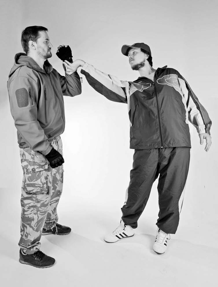 Иллюстрация к книге — Самозащита без оружия. Как победить в драке на улице, не владея боевыми искусствами [i_040.jpg]