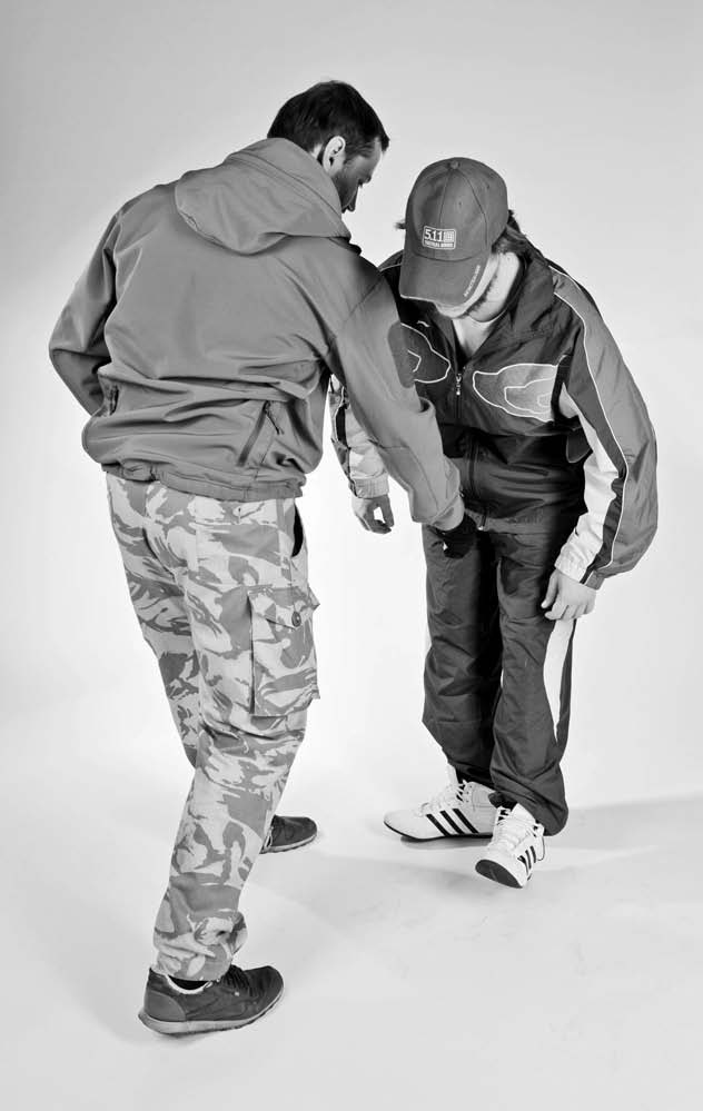 Иллюстрация к книге — Самозащита без оружия. Как победить в драке на улице, не владея боевыми искусствами [i_052.jpg]