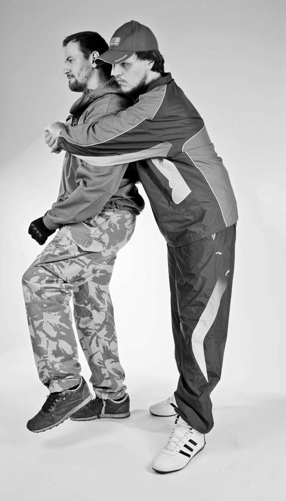 Иллюстрация к книге — Самозащита без оружия. Как победить в драке на улице, не владея боевыми искусствами [i_061.jpg]