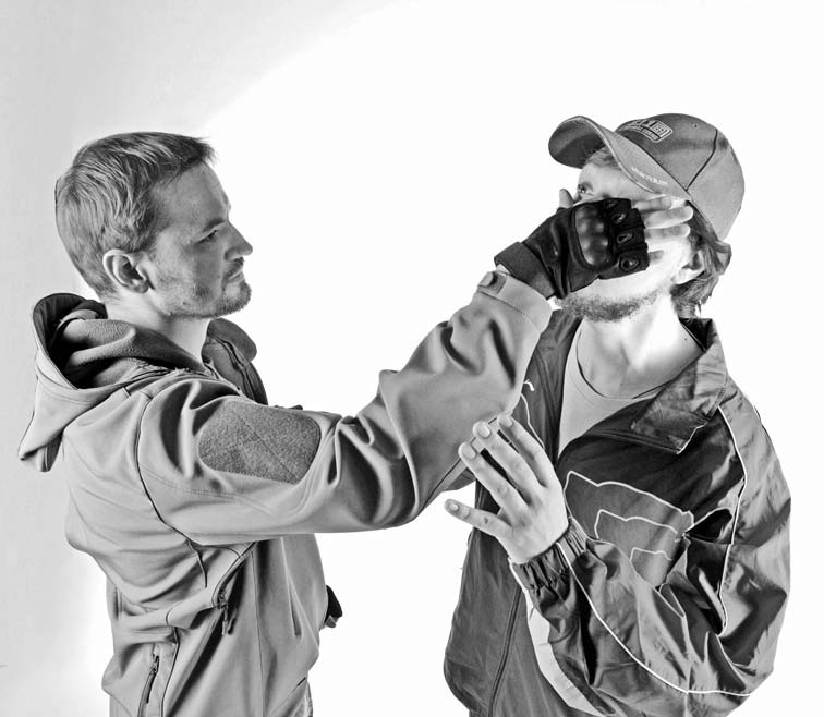 Иллюстрация к книге — Самозащита без оружия. Как победить в драке на улице, не владея боевыми искусствами [i_078.jpg]