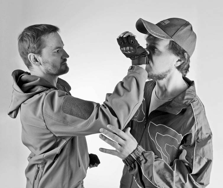 Иллюстрация к книге — Самозащита без оружия. Как победить в драке на улице, не владея боевыми искусствами [i_080.jpg]