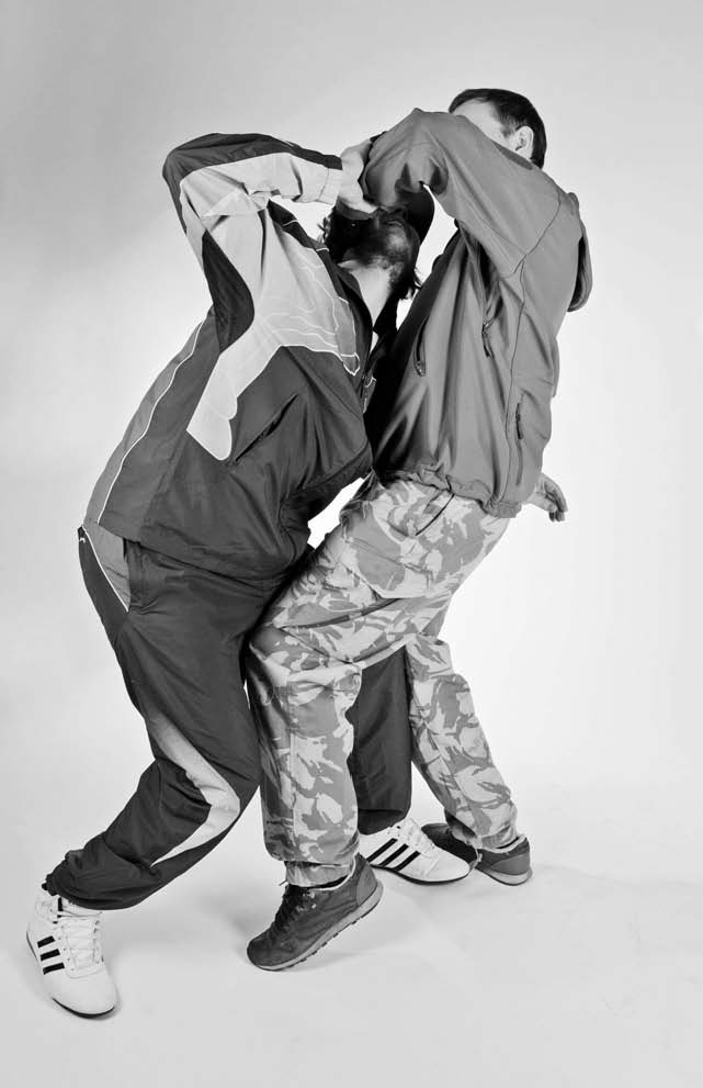 Иллюстрация к книге — Самозащита без оружия. Как победить в драке на улице, не владея боевыми искусствами [i_091.jpg]