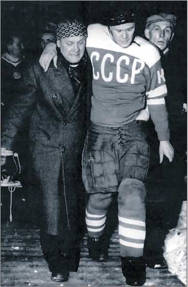 Иллюстрация к книге — Стенка на стенку. Хоккейное противостояние Канада-Россия [i_009.jpg]