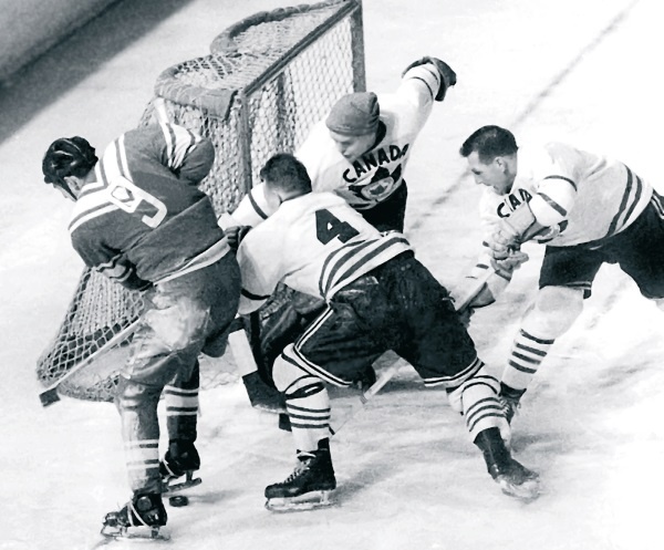Иллюстрация к книге — Стенка на стенку. Хоккейное противостояние Канада-Россия [i_011.jpg]