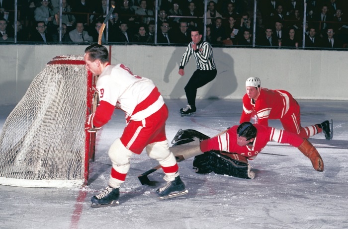 Иллюстрация к книге — Стенка на стенку. Хоккейное противостояние Канада-Россия [i_013.jpg]