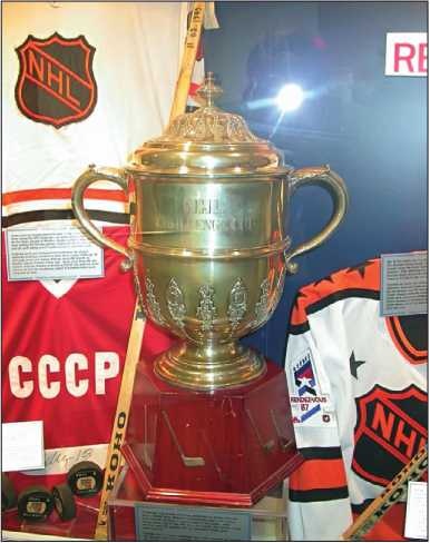 Иллюстрация к книге — Стенка на стенку. Хоккейное противостояние Канада-Россия [i_042.jpg]