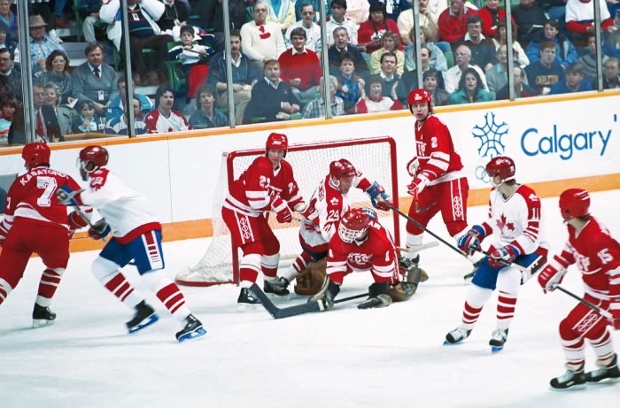 Иллюстрация к книге — Стенка на стенку. Хоккейное противостояние Канада-Россия [i_059.jpg]