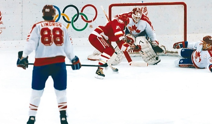 Иллюстрация к книге — Стенка на стенку. Хоккейное противостояние Канада-Россия [i_064.jpg]