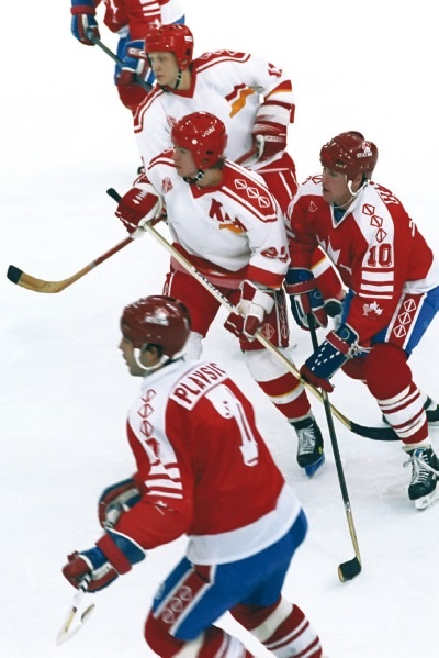 Иллюстрация к книге — Стенка на стенку. Хоккейное противостояние Канада-Россия [i_066.jpg]