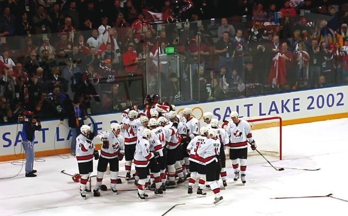 Иллюстрация к книге — Стенка на стенку. Хоккейное противостояние Канада-Россия [i_069.jpg]