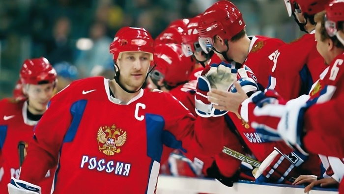 Иллюстрация к книге — Стенка на стенку. Хоккейное противостояние Канада-Россия [i_072.jpg]