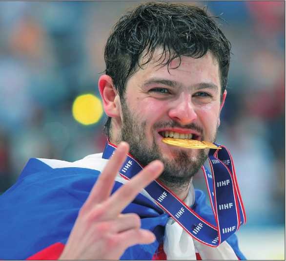 Иллюстрация к книге — Стенка на стенку. Хоккейное противостояние Канада-Россия [i_084.jpg]