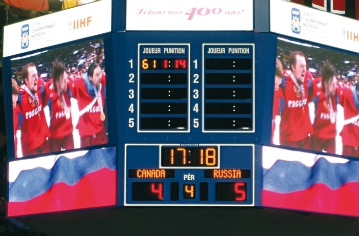 Иллюстрация к книге — Стенка на стенку. Хоккейное противостояние Канада-Россия [i_085.jpg]