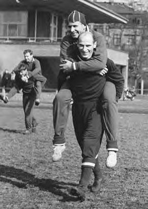 Иллюстрация к книге — Мяч, пробитый им, и теперь летит над землей. Древо памяти Валентина Бубукина [_21.jpg]