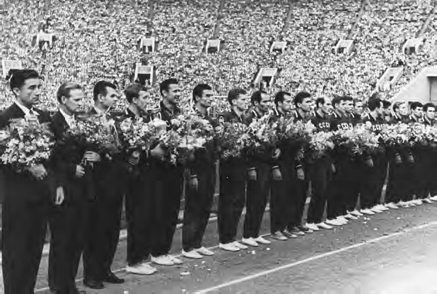 Иллюстрация к книге — Мяч, пробитый им, и теперь летит над землей. Древо памяти Валентина Бубукина [_24.jpg]