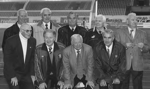 Иллюстрация к книге — Мяч, пробитый им, и теперь летит над землей. Древо памяти Валентина Бубукина [_48.jpg]