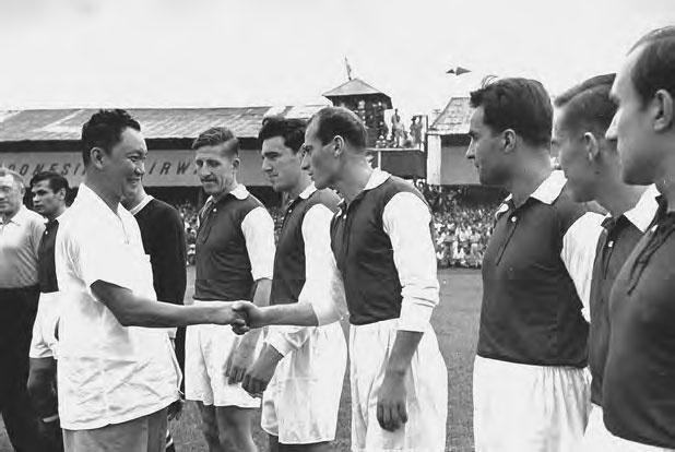 Иллюстрация к книге — Мяч, пробитый им, и теперь летит над землей. Древо памяти Валентина Бубукина [_5.jpg]