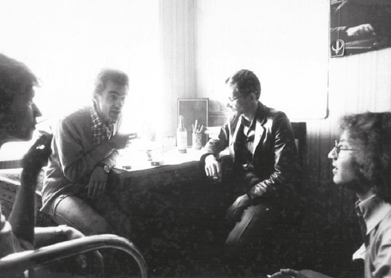 Иллюстрация к книге — Наутилус Помпилиус. Мы вошли в эту воду однажды [i_008.jpg]