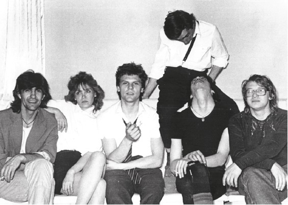 Иллюстрация к книге — Наутилус Помпилиус. Мы вошли в эту воду однажды [i_016.jpg]