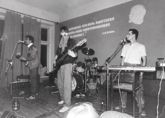 Иллюстрация к книге — Наутилус Помпилиус. Мы вошли в эту воду однажды [i_020.jpg]