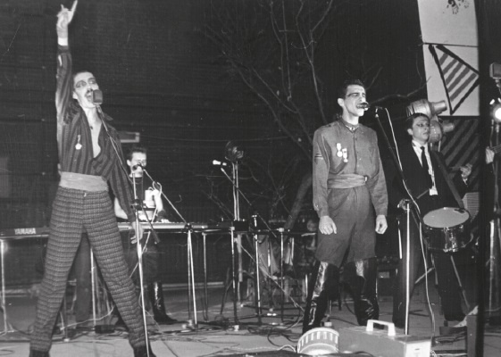 Иллюстрация к книге — Наутилус Помпилиус. Мы вошли в эту воду однажды [i_029.jpg]