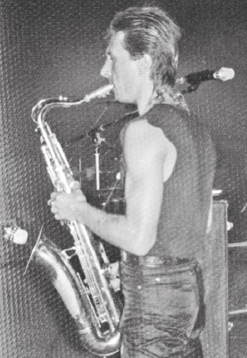 Иллюстрация к книге — Наутилус Помпилиус. Мы вошли в эту воду однажды [i_044.jpg]