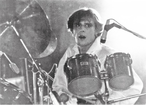 Иллюстрация к книге — Наутилус Помпилиус. Мы вошли в эту воду однажды [i_054.jpg]